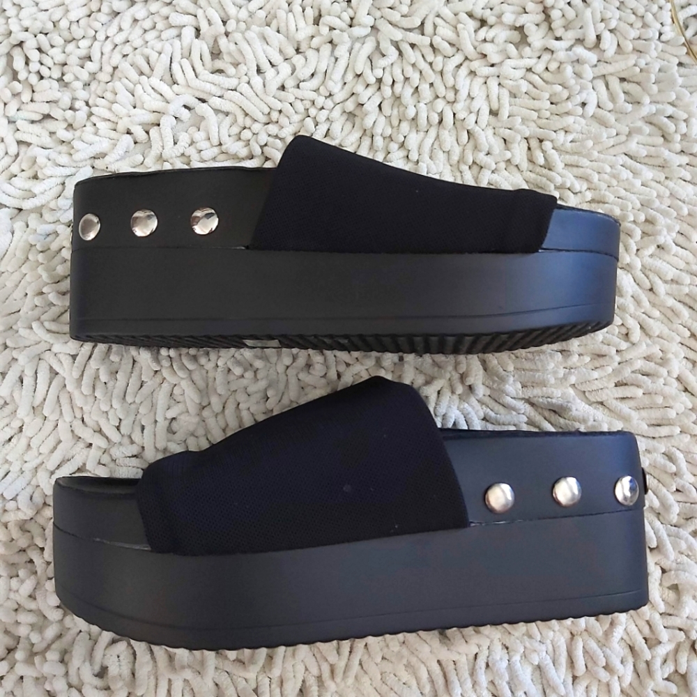 Wild Diva black platform sandals- size 7.5